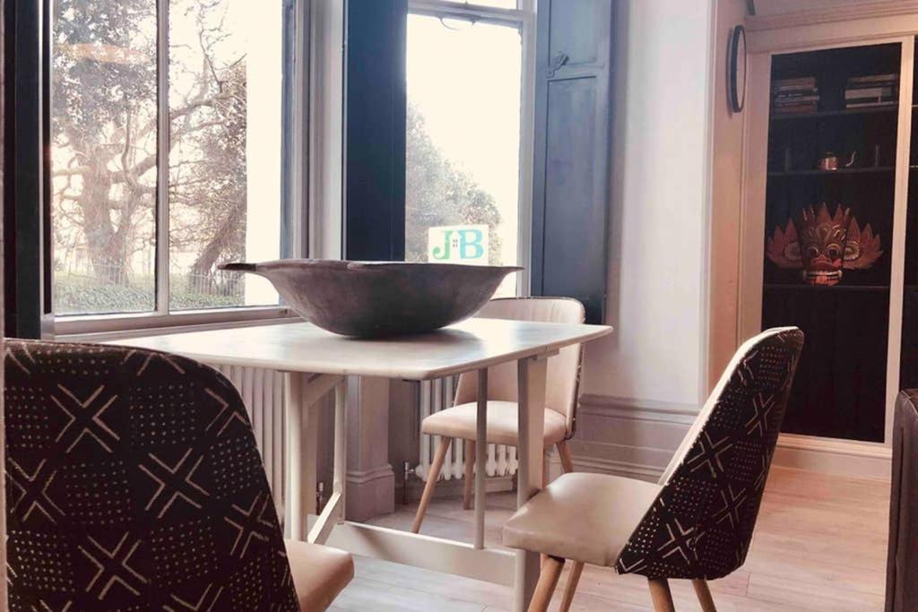 Seaside Escape - Gorgeous 2 Bed Apartment In St-Leonards-On-Sea Hastings Eksteriør billede