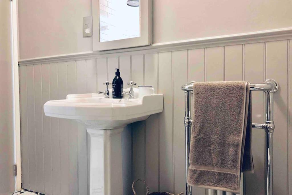 Seaside Escape - Gorgeous 2 Bed Apartment In St-Leonards-On-Sea Hastings Eksteriør billede
