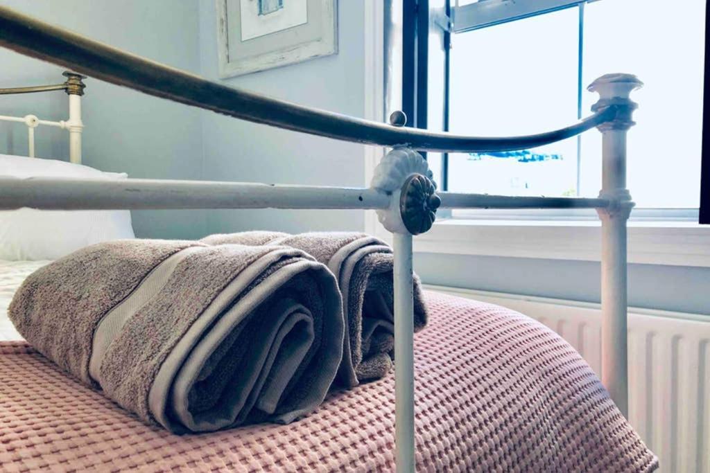 Seaside Escape - Gorgeous 2 Bed Apartment In St-Leonards-On-Sea Hastings Eksteriør billede